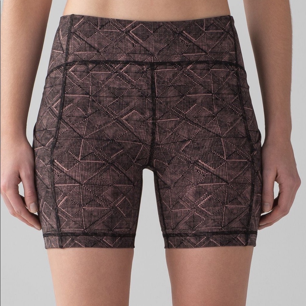 Size 6 Lululemon Sole Training Short (6")